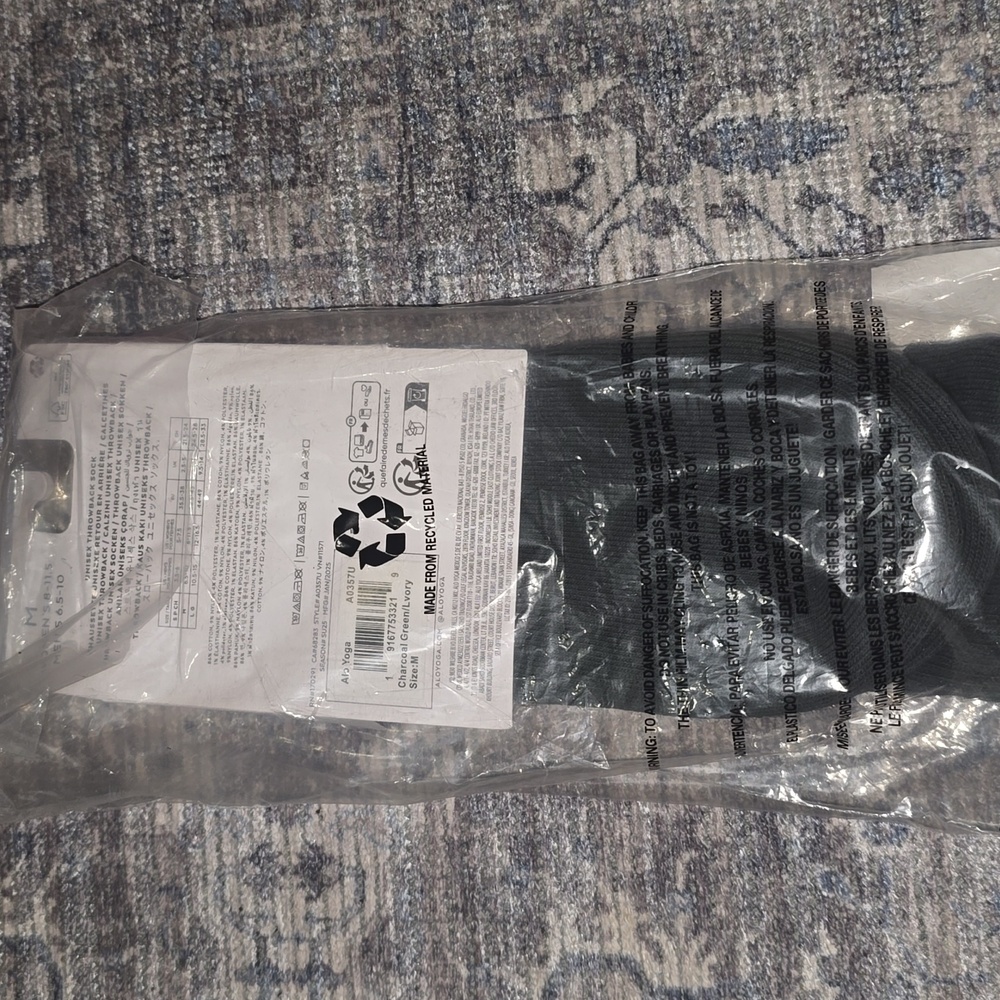 ALO Yoga Unisex Throwback Charcoal Green Athletic Socks Medium $34 - Picture 3 of 7